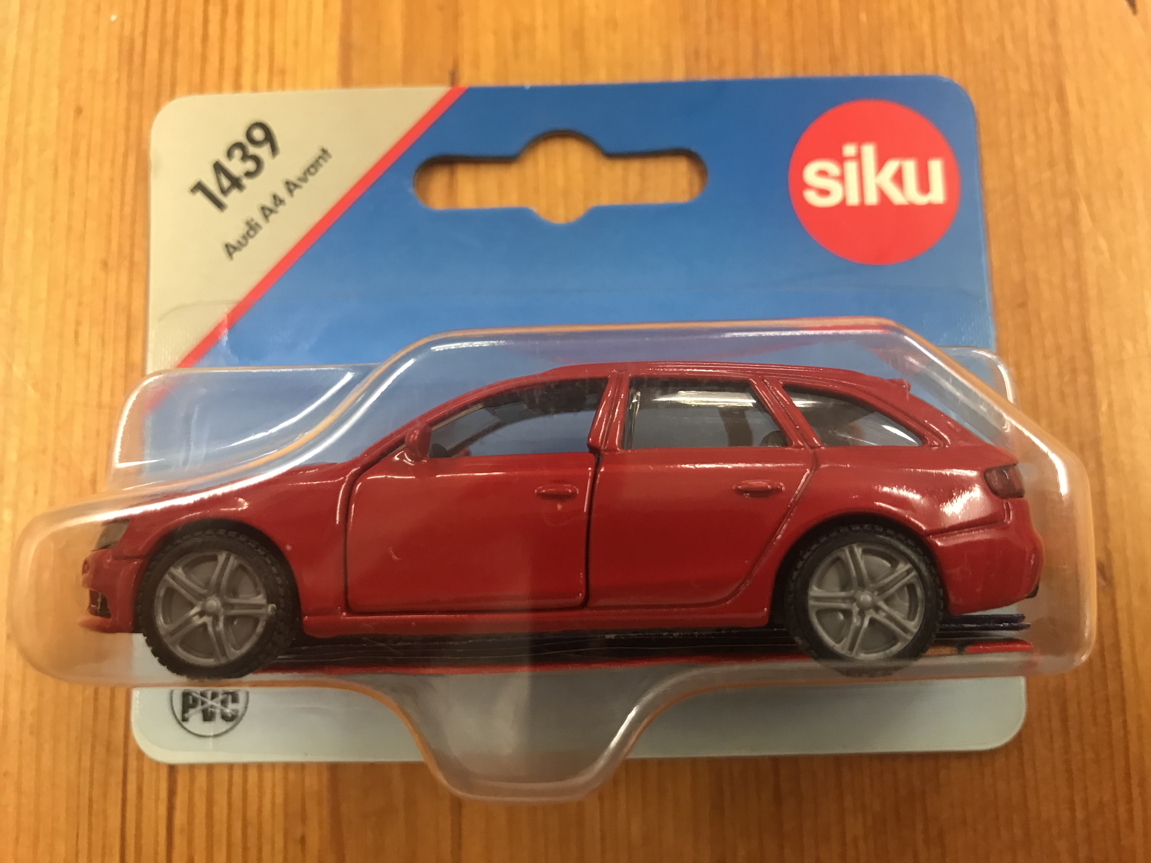 Siku 1439 Miniature Audi A4 avant rouge - francis miniatures